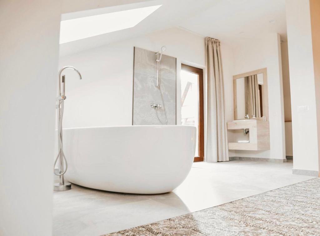 Popasul Domnesc- Resort& Spa- Voronet Vue Luaran gambar